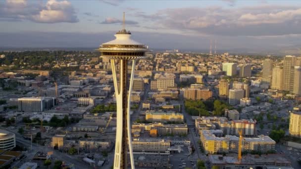 Zonsondergang luchtfoto ruimte naald downtown, seattle, usa — Stockvideo