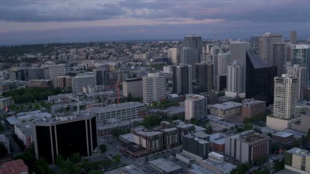 Aerial downtown dusk view of Seattle Business and Finance Centre, USA — Stock Video