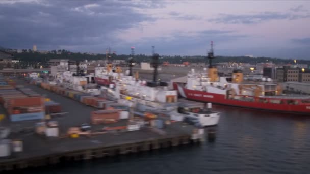 夕焼け空撮港島ポート ・ オブ ・ シアトル、アメリカ合衆国 — ストック動画