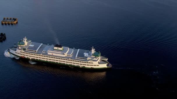 Ferry en la terminal de Waterfront Park, Seattle — Vídeo de stock