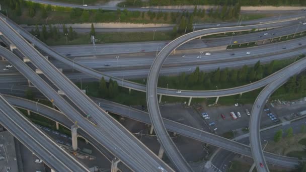 Antenne Dämmerung Ansicht Kreuzung Interstate 90, Seattle City, USA — Stockvideo