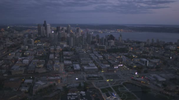 Vista aerea crepuscolo Seattle Space Needle, Stati Uniti — Video Stock