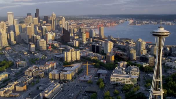 Aerial sunset view Seattle Space Needle Elliot Bay, USA — Stock Video