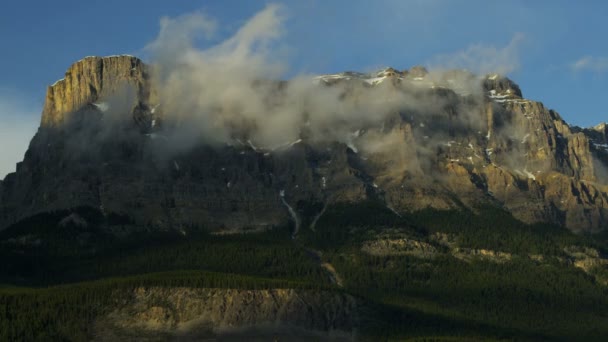 山峰针叶林、 加拿大，时间流逝 — 图库视频影像