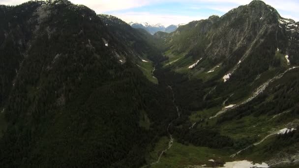 Aerial view remote mountain valley forest wilderness, Canada — Stock Video