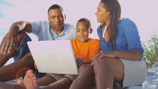 Parents and son using laptop — Stock Video