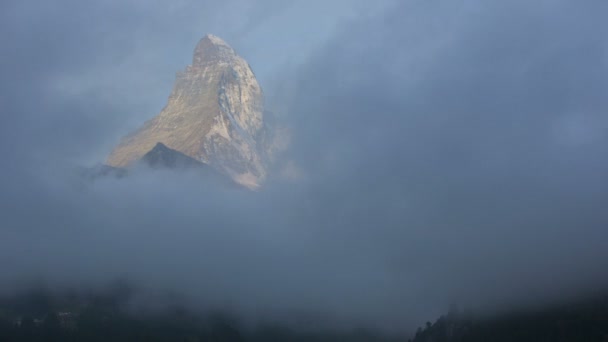 Low cloud clearing slopes — Stock Video