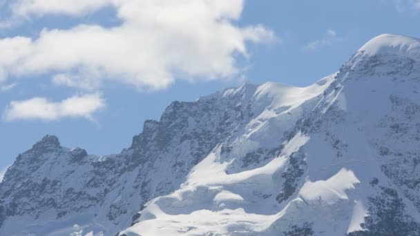 Хмарне формування гірських хребтів — стокове відео
