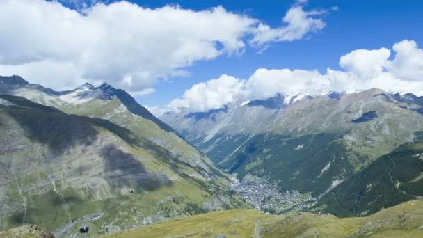 Teleférico del valle de Zermatt — Vídeo de stock