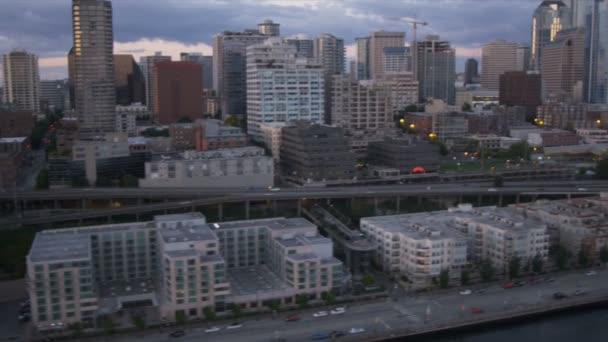 Luchtfoto uitzicht op de kust van Seattle zakencentrum van alaska weg viaduct, usa — Stockvideo