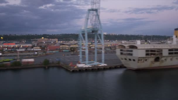 Aerial view bulk carrier Harbor Island Port of Seattle, USA — Stock video