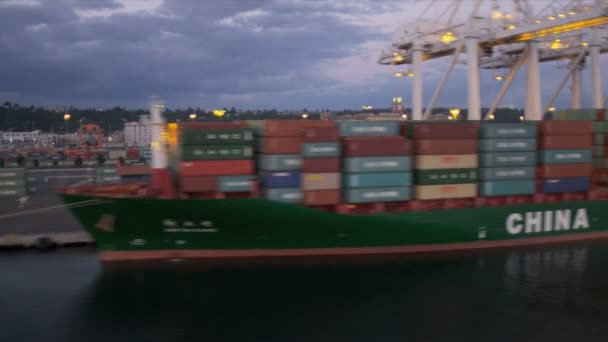 Letecký pohled na kontejnerovou loď přístav ostrova kontejner port seattle, usa — Stock video