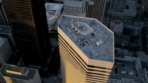 架空鸟瞰日落市中心商务区，西雅图美国 — 图库视频影像