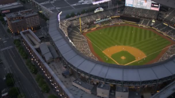 Vista aérea del atardecer Safeco Field Baseball Stadium, Seattle, EE.UU. — Vídeo de stock