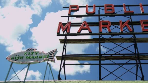 Öffentliches Marktzentrum berühmter Fischmarkt, Seattle, USA — Stockvideo