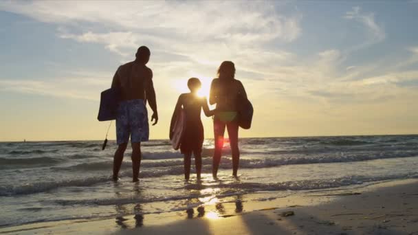 Parents and son in swimwear — Stock Video