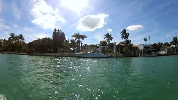 私营安老院对绿松石海 — 图库视频影像