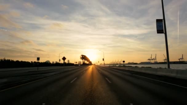 Okyanus causeway otoyolda sürüş — Stok video