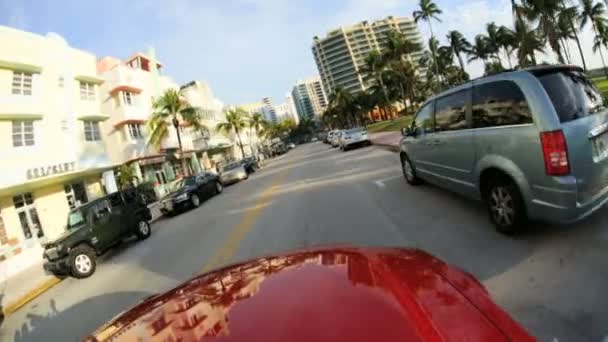 Conduire à travers les restaurants et les hôtels — Video