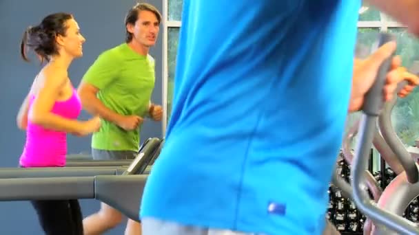 Egzersiz çok etnik gym üyeler — Stok video