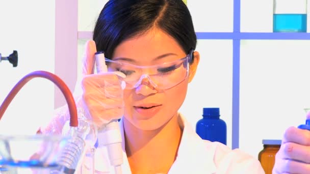 Research assistant working with sterile equipment — Stock Video