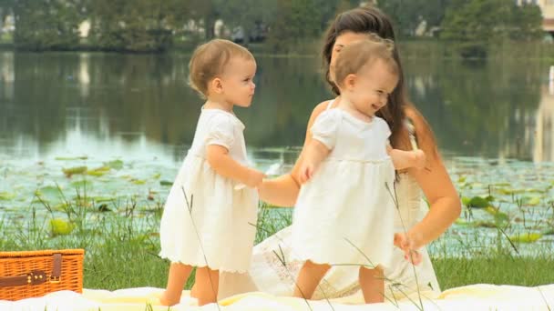 Mother playing with children in park — Stock Video