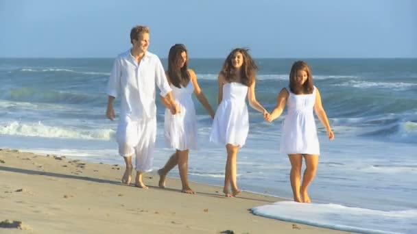 Caucasian Parents Teenage Girls Walking Together Beach — Stock Video
