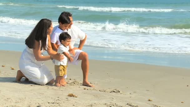 Latin American Family Beach Vacation — Stock Video