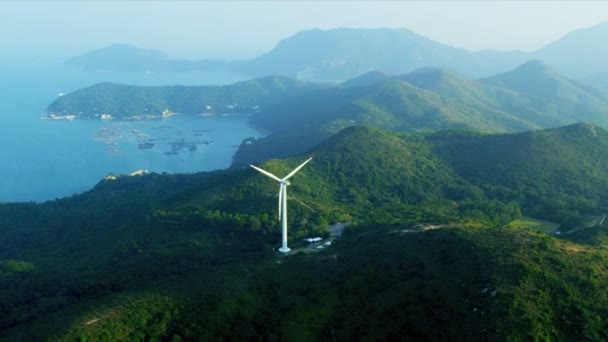 Luchtfoto van wind turbine hong kong kustlijn — Stockvideo