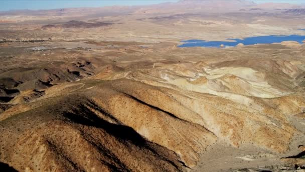 Havadan görünümü Lake Mead çöl rezervuar — Stok video