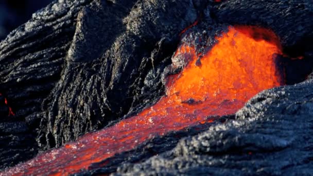 Gesmolten Lava maken woestijn landschap — Stockvideo