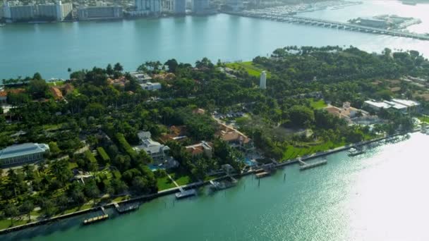 Luchtfoto flatgebouwen brickell sleutel, miami — Stockvideo