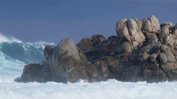 海浪打破在海面上 — 图库视频影像