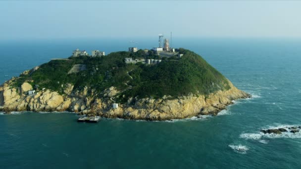 Luchtfoto vuurtoren kust eilanden nr Hongkong — Stockvideo