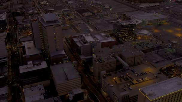 Vista aérea do crepúsculo Stratosphere Tower Hotel, Las Vegas — Vídeo de Stock