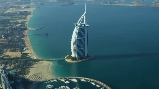 Jumeirah Beach Hotel в Дубае — стоковое видео