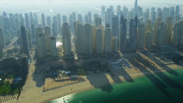 Letecký pohled na pláž jumeirah, Dubaj — Stock video