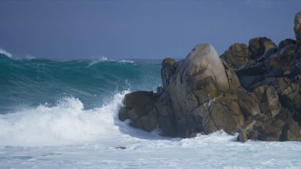 Tidal Waves Crashing Over Jagged Rocks — Stock Video