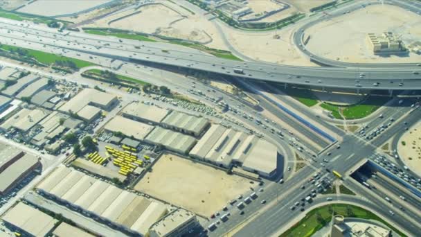 Vista aérea desierto autopista intercambio Dubai — Vídeo de stock