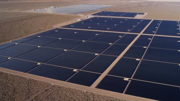 Vista aérea desierto Solar Energy Farm — Vídeos de Stock