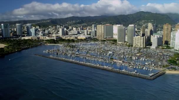 Aerial view Waikiki beachfront hotels, Hawaii — Stock Video