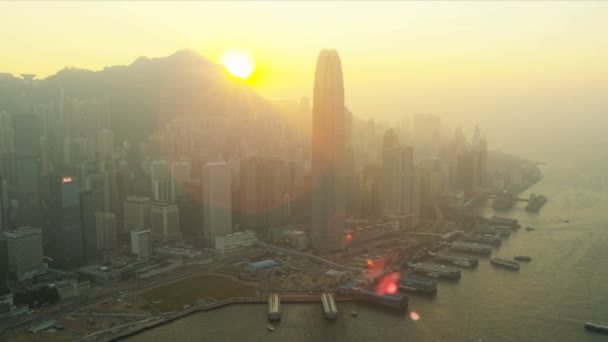Vista aérea del atardecer Victoria Peak Harbour, Hong Kong — Vídeo de stock