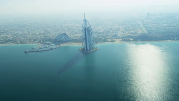 Légifelvételek burj al arab, jumeirah beach hotel dubai — Stock videók