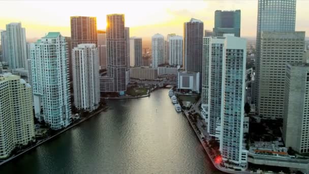 Vista aérea de la bahía de Biscayne hacia Miami — Vídeo de stock