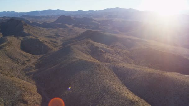 Letecký pohled na extrémním horském terénu poblíž Las Vegas — Stock video