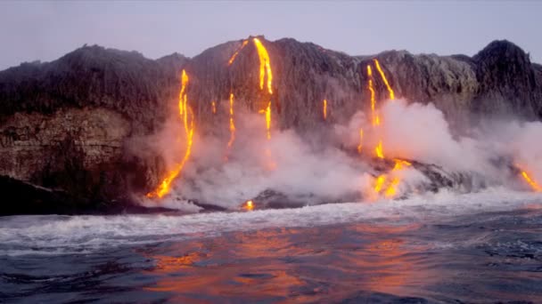 Восхождение пара Килауэа вулканическая лава — стоковое видео