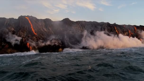 Ατμό περνώντας Kilauea ηφαιστειακή λάβα — Αρχείο Βίντεο