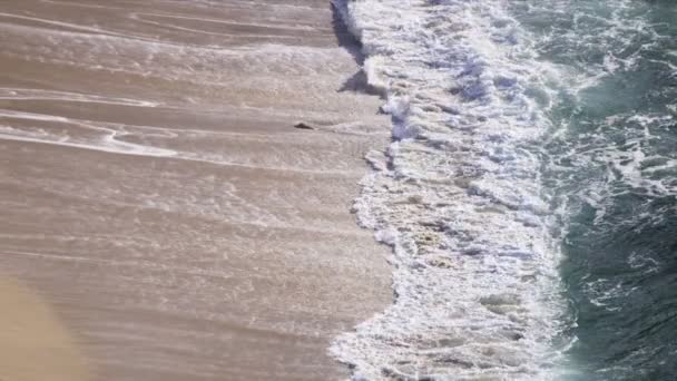 Océano Olas Lapping Over Empty Beach — Vídeos de Stock