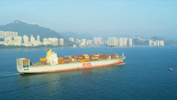 Vista aérea del barco de contenedores oceánicos Hong Kong — Vídeos de Stock