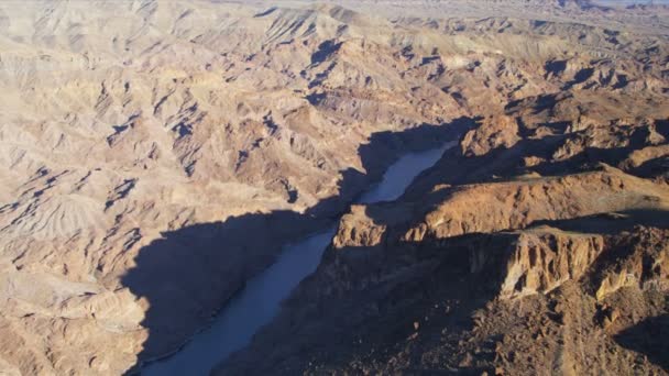 Extreme terrein warme droge woestijn omgeving — Stockvideo